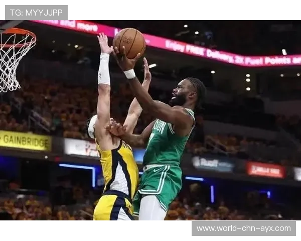 凯尔特人双锋线爆发，布朗与塔图姆联手轰炸步行者